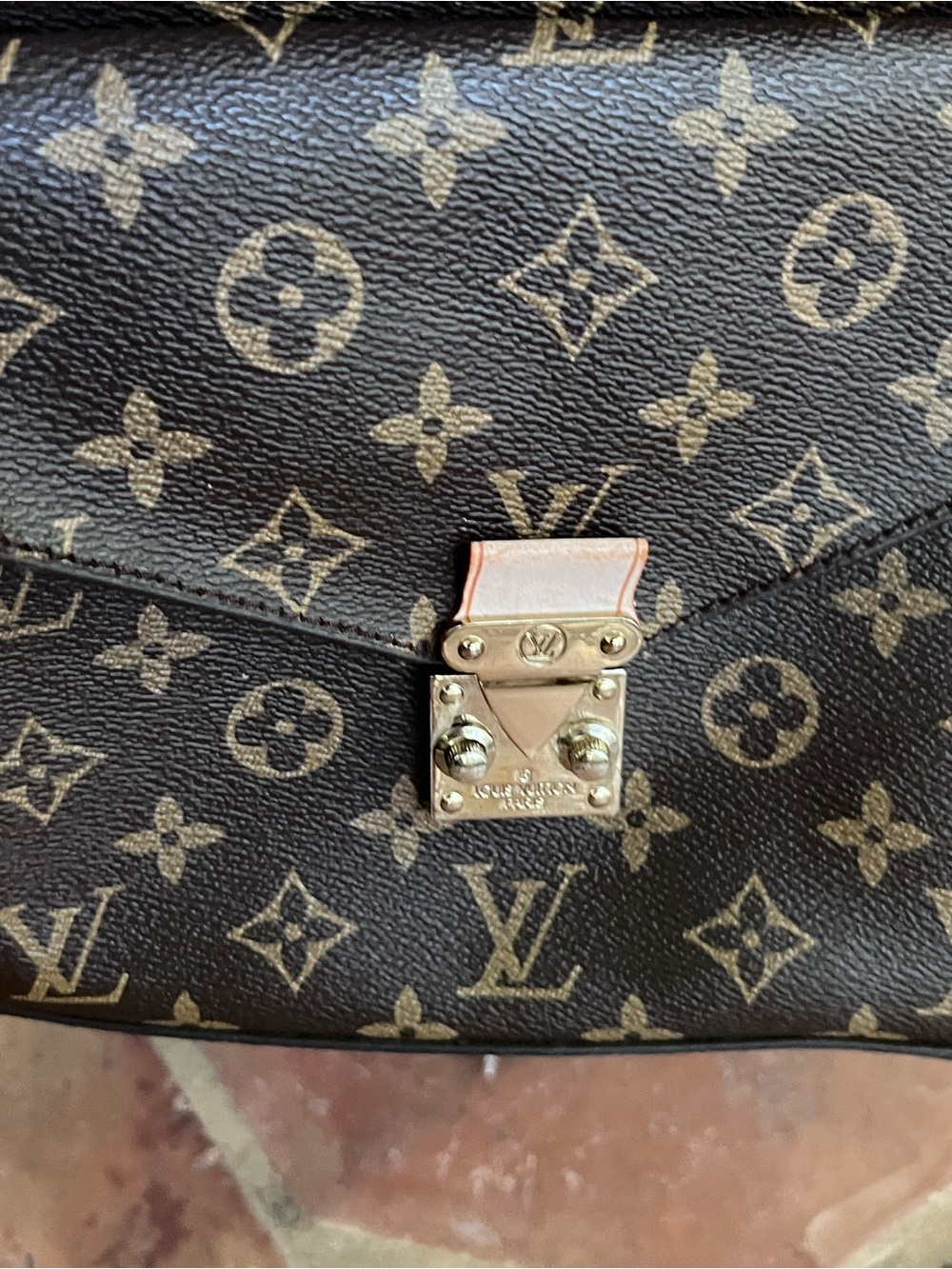 Brown Monogram Canvas with an iconic logo & Shoulder strap. - Picture 8 of 12